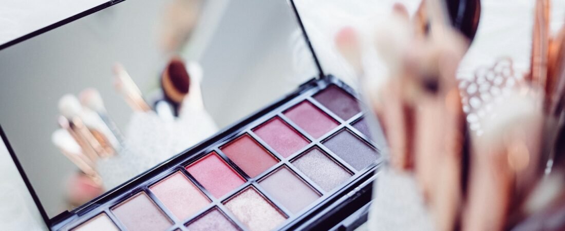 Maquiagem para Cada Idade: Realce sua Beleza com Técnicas Adequadas ao Seu Estilo de Vida