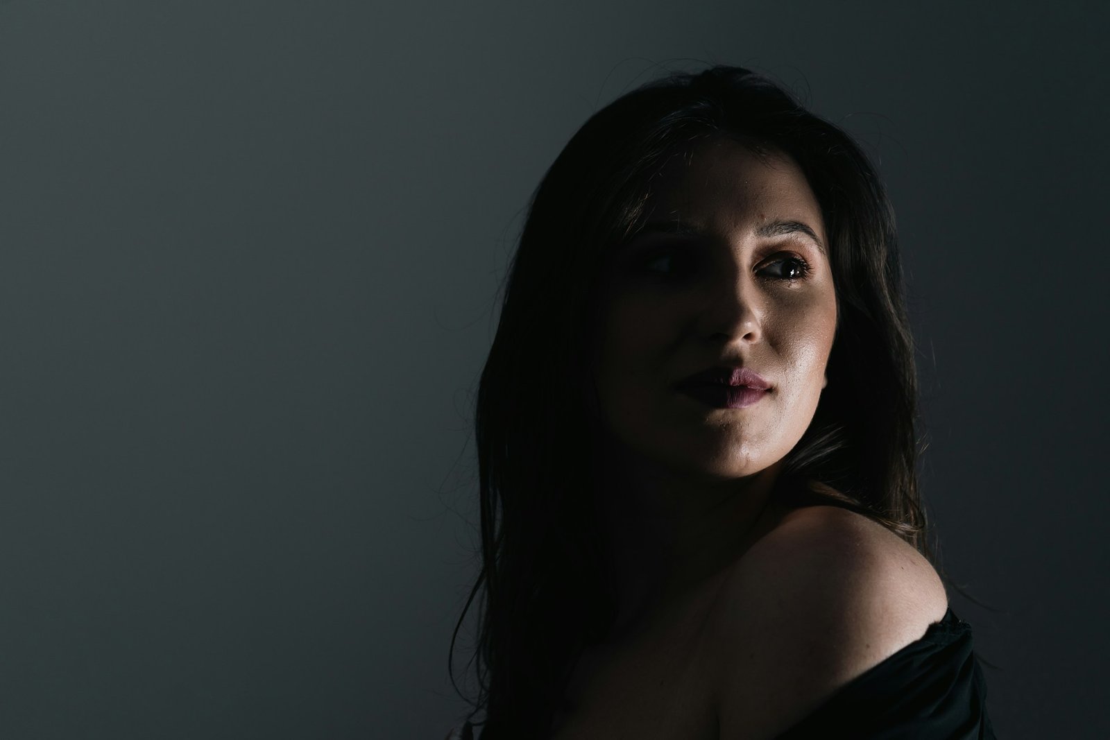 Redes sociais e influência: como tendências digitais moldam os hábitos de compra de garotas de programa